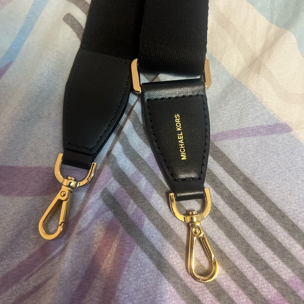 Micheal Kors crossbody strap - Picture 2 of 9